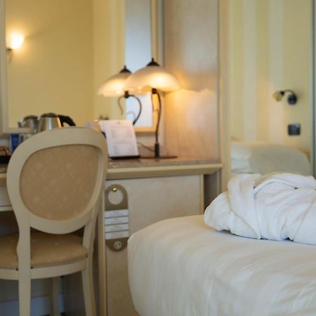 Hotel London Viareggio Exteriör bild